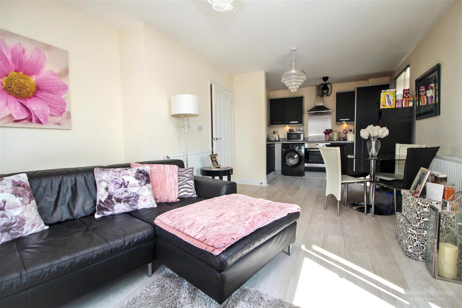 2 bed property in Moulsford Mews, Reading